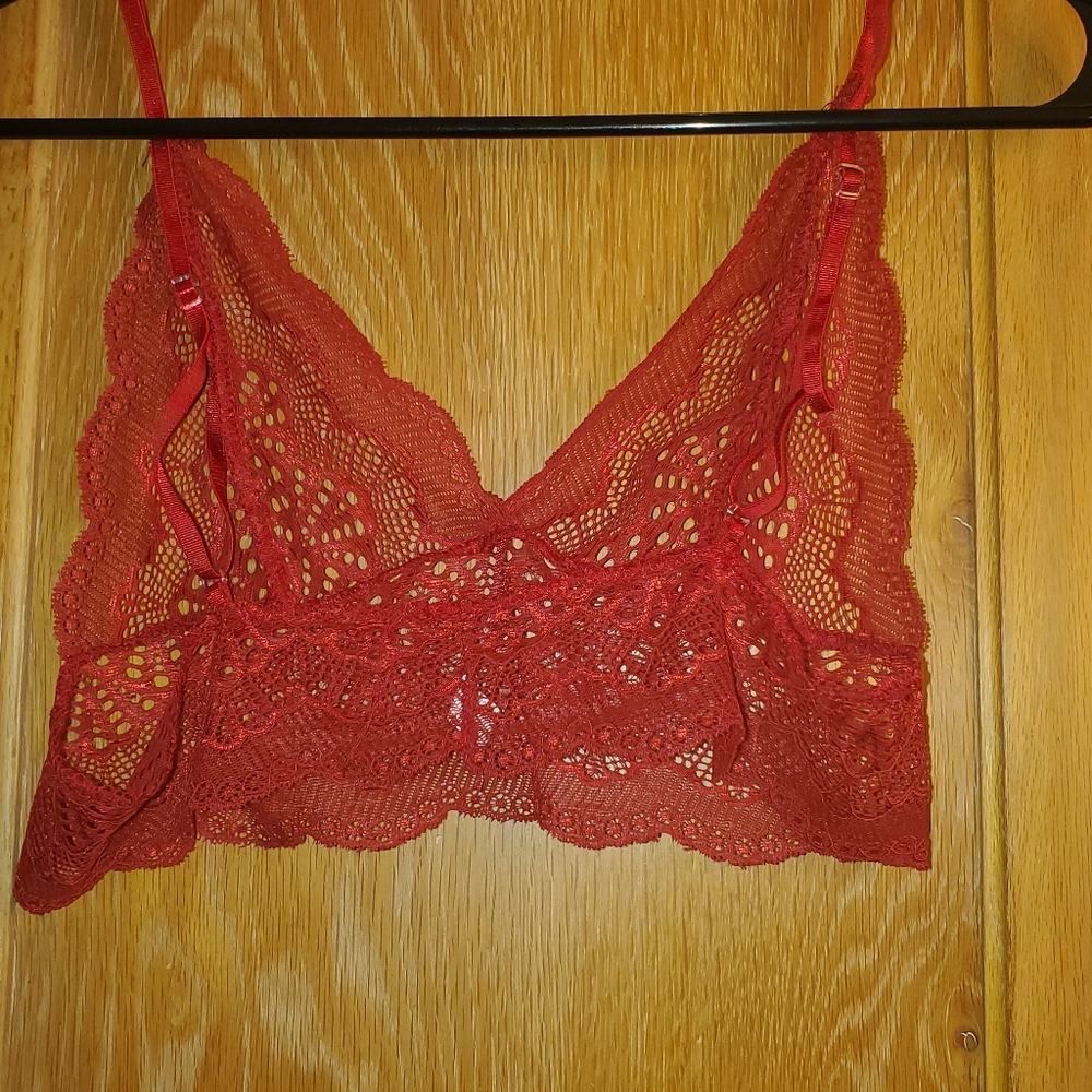 Red bra - Picture 2 of 3